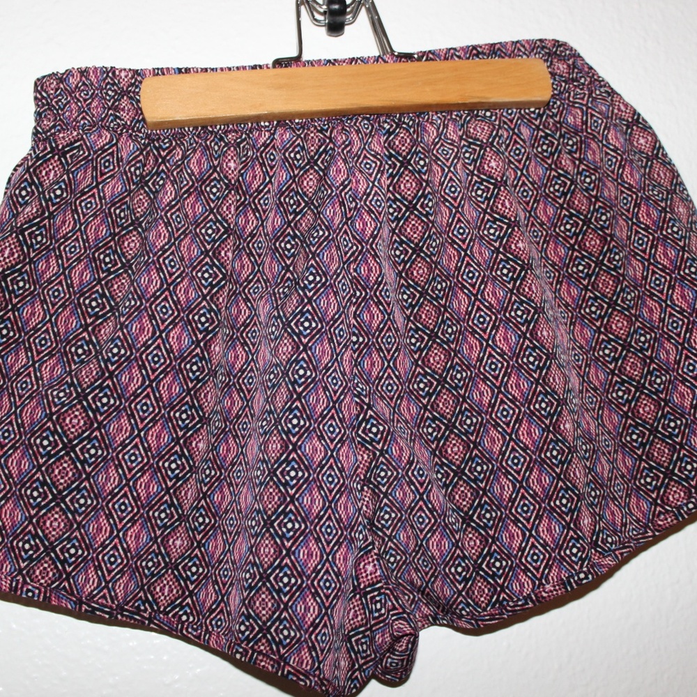 Printed dolphin shorts
